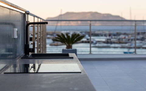 Dimora Egadina Giovanni 4+4: Composite, Cuisine, Comptoir, Acier, Balcon, Aluminium, Evier