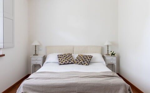 La Casetta 12: Lit, Meubles, Chambre, Literie, Drap De Lit, Design Intérieur, Mur, Bois, Linge, Sol