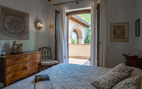 Dolce Collina 10: Meubles, Design Intérieur, Chambre, Domicile, Sol, Sol, Éclairage, Lit, Pièce, Drap De Lit