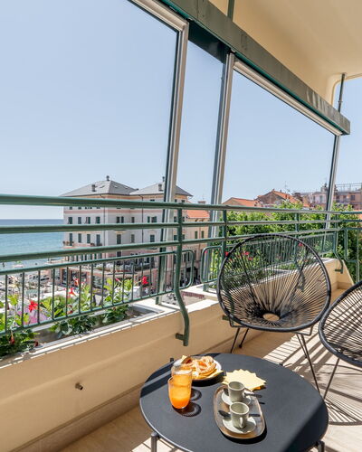 Dimora Mareblu 6: Balcon, Appartement, Chaise, Mobilier De Jardin, Plante D'Appartement, Tableau De Plein Air, Recours, Hôtel, Table Basse, Eco Hôtel