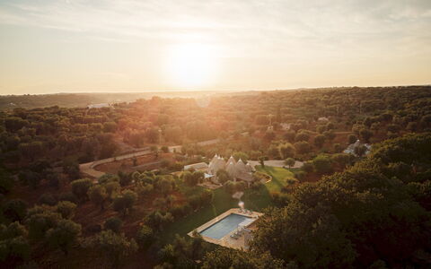 Trullo Magnifico 8: Arbre, La Nature, Paysage, Horizon, Écorégion, Lot Terre, Lumière Du Soleil, Matin, Photographie Aérienne, Plantation