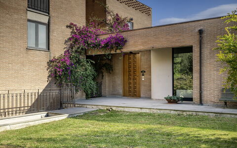 Villa Amyra 6+2: Mur, Zone Résidentielle, Arbuste, Façade, Domicile, Brique, Biens, Jardin, Cour, Aménagement Paysager