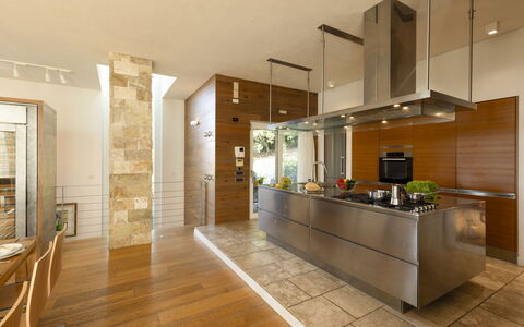 Brightline Villa 8: Design Intérieur, Sol, Meubles, Cuisine, Sol, Comptoir, Bois, Plafond, Luminaire, Domicile