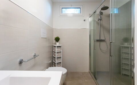 Villa dei Sospiri 4: Salle De Bains, Sol, Luminaire Plomberie, Design Intérieur, Sol, Mur, Toilette, Lavabo, Armoire De Toilette, Robinet