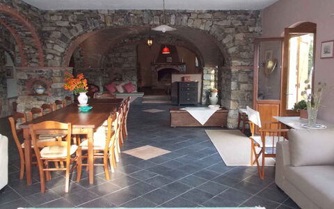 Villa Arbeio 8+6: Meubles, Sol, Table, Design Intérieur, Chaise, Sol, Plafond, Salon, Pièce, Table Cuisine Et Salle A Manger