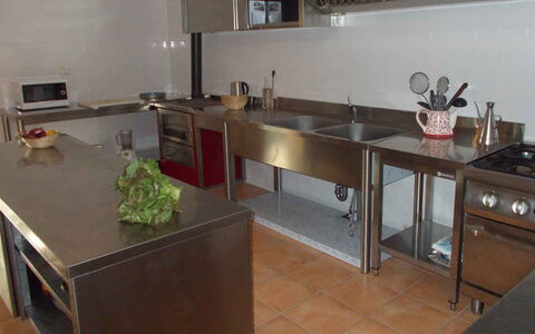 Villa Arbeio 8+6: Appareil De Cuisine, Cuisine, Principaux Appliance, Comptoir, Evier, Sol, Cuisinière, Évier, Le Fourneau, Luminaire Plomberie