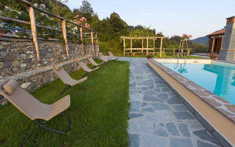 Villa Arbeio 8+6: Piscine, Recours, Dalle, Eco Hôtel, Mobilier De Jardin, Biens, Aménagement Paysager, Porche, Thermes, Cour