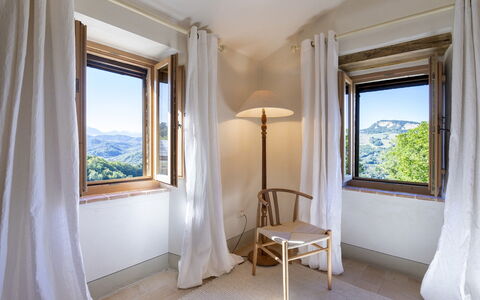 Casale la Cascina 8: Design Intérieur, Plafond, Rideau, Traitement De Fenetre, Daylighting, Dur, Tache De Bois, Linge, Villa, Balcon