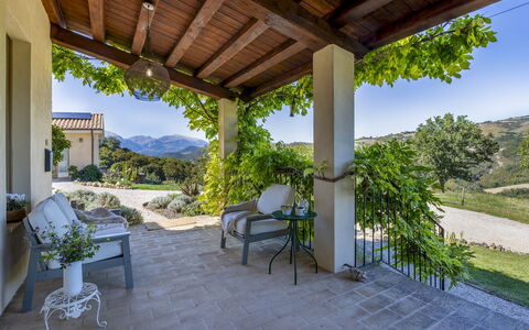 Casale la Cascina 8: Meubles, Chaise, Jardin, Ombre, Mobilier De Jardin, Aménagement Paysager, Porche, Table Cuisine Et Salle A Manger, Eco Hôtel