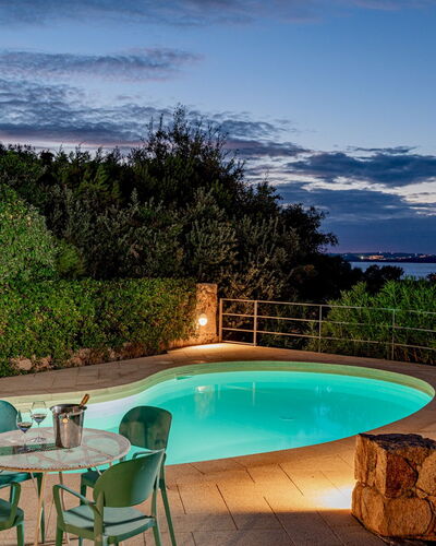 Villa Pitrizzina 8: Bleu, Piscine, Mobilier De Jardin, Meubles, Recours, Eco Hôtel, Tableau De Plein Air, Chaise, Jardin, Ombre