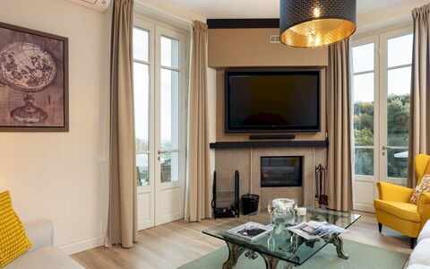 Villa Francesca 10: Meubles, Design Intérieur, Sol, Salon, Domicile, Sol, Pièce, Éclairage, Chaise, Plafond