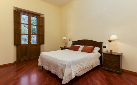 Villa Cusano 18: Meubles, Sol, Design Intérieur, Bois, Sol, Plafond, Chambre, Lit, Drap De Lit, Parquet