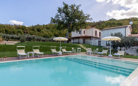 Villa Cusano 18: Piscine, Recours, Eco Hôtel, Ferme, Thermes, Hacienda, Villa, Hôtel, Arrière-Cour