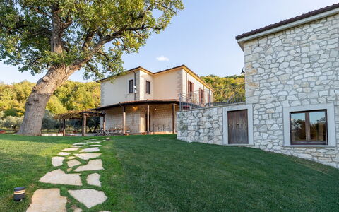 Villa Cusano 18: Domicile, Biens, Chalet, Ferme, Porche, Jardin, Cour, Villa, Aménagement Paysager, Balcon