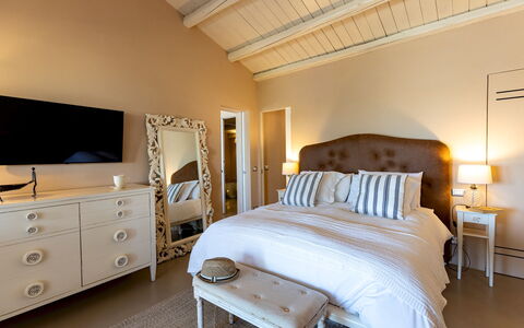 Baia L'Aura 8: Meubles, Lit, Chambre, Design Intérieur, Drap De Lit, Literie, Bois, Plafond, Linge, Sol