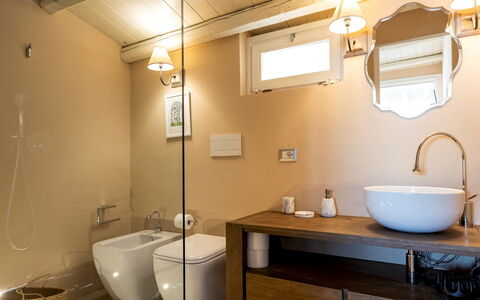 Baia L'Aura 8: Salle De Bains, Luminaire Plomberie, Lavabo, Design Intérieur, Sol, Mur, Sol, Évier, Bois, Robinet