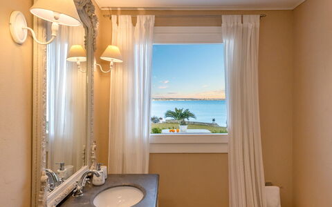 Baia L'Aura 8: Design Intérieur, Éclairage, Mer, Océan, Rideau, Luminaire Plomberie, Hôtel, Lampe, Traitement De Fenetre, Recours
