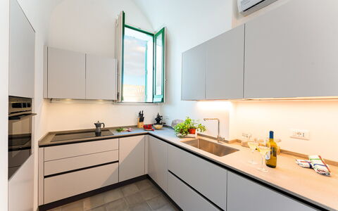 Villa Aristula 11: Cuisine, Comptoir, Appareil De Cuisine, Design Intérieur, Sol, Principaux Appliance, Électroménager, Cabinetry, Sol, Cuisinière