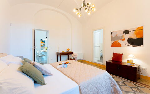 Villa Aristula 11: Meubles, Design Intérieur, Mur, Sol, Sol, Plafond, Bois, Chambre, Pièce, Lit
