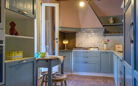 Dimora dei Sogni 7+1: Cuisine, Cabinetry, Design Intérieur, Comptoir, Appareil De Cuisine, Bois, Sol, Meubles, Plafond, Principaux Appliance