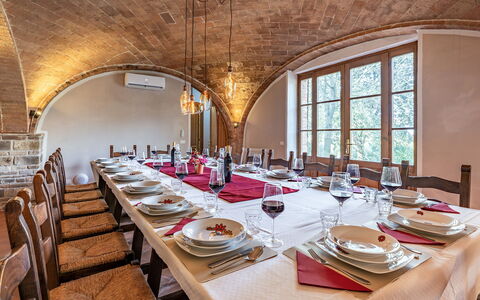La Burraia 18: Meubles, Design Intérieur, Table, Chaise, Plafond, Table Cuisine Et Salle A Manger, Salle À Manger, Sol, Pièce, Restaurant