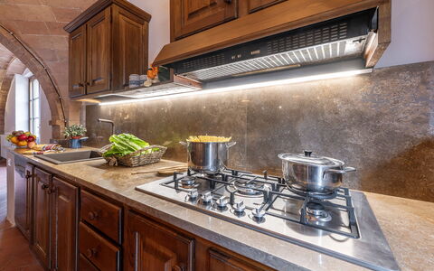 La Burraia 18: Cuisine, Cuisinière, Appareil De Cuisine, Principaux Appliance, Gaz Poele, Le Fourneau, Comptoir, Cooktop, Électroménager, Cabinetry