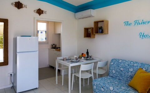 Casetta del Pescatore 4: Meubles, Chaise, Domicile, Table Cuisine Et Salle A Manger, Tache De Bois, Plante D'Appartement, Peindre, Mobilier De Jardin, Balcon, Table Basse