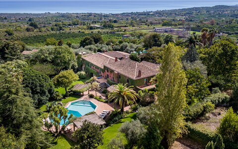 Linera 10: Arbuste, Jardin, Biens, Aménagement Paysager, Villa, Hacienda, Recours, Plantation, Manoir, Pelouse