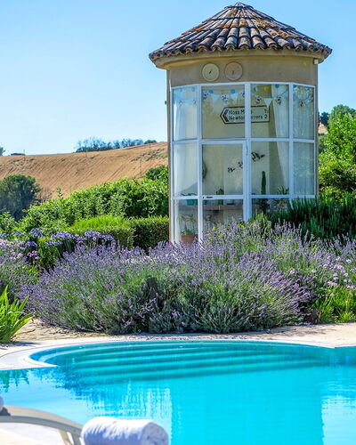 Casa Sant'Elia 7+3: Bleu, Fleur, Arbuste, Jardin, Aménagement Paysager, Piscine, Cour, Pelouse, Arrière-Cour, Eco Hôtel