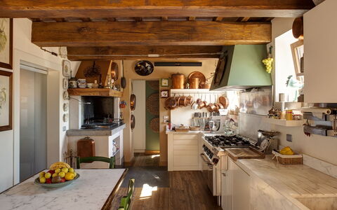 Casa Eugenia 8: Meubles, Cuisine, Design Intérieur, Bois, Comptoir, Sol, Éclairage, Cabinetry, Domicile, Plafond