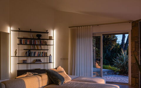 Villa Giulia 8: Meubles, Design Intérieur, Mur, Sol, Sol, Salon, Pièce, Canapé, Plafond, Domicile