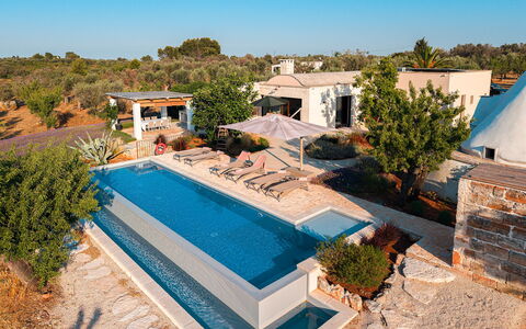 Trulli Fiori di Mandorlo 6: Piscine, Recours, Parapluie, Mobilier De Jardin, Eco Hôtel, Balancelle, Biens, Caractéristique De L'Eau, Villa, Ombre