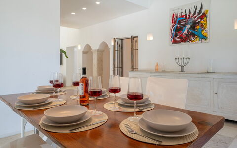 Villa Corte Sant'Anna 6+2: Meubles, Design Intérieur, Table, Table Cuisine Et Salle A Manger, Sol, Vaisselle, Chaise, Salle À Manger, Éclairage, Sol