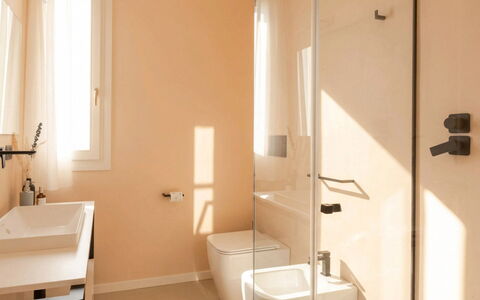 Villa Oxa 12+2: Sol, Mur, Luminaire Plomberie, Salle De Bains, Sol, Lavabo, Design Intérieur, Évier, Toilette, Plomberie