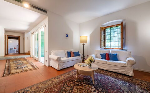 Villa Collegigliato 8: Design Intérieur, Sol, Meubles, Sol, Plafond, Canapé, Pièce, Table, Salon, Domicile