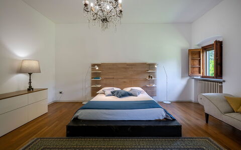 Villa Collegigliato 8: Lit, Meubles, Literie, Design Intérieur, Chambre, Drap De Lit, Sol, Bois, Sol, Pièce