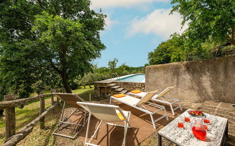 Villa Il Ritiro 8: Meubles, Mobilier De Jardin, Jardin, Arrière-Cour, Chaise, Ombre, Aménagement Paysager, Cour, Balancelle, Ferme