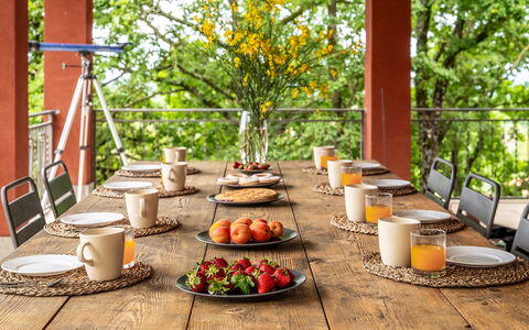 Villa Il Ritiro 8: Meubles, Table, Vaisselle, Drinkware, Chaise, Serveware, Aliments, Nappe De Table, Table Cuisine Et Salle A Manger, Tableau De Plein Air