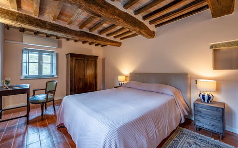 Tenuta Santa Cristina 10: Sol, Design Intérieur, Meubles, Sol, Pièce, Domicile, Chambre, Lit, Plafond, Cadre De Lit