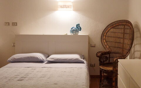 Villa Portobello 10+2: Lit, Literie, Chambre, Meubles, Drap De Lit, Design Intérieur, Mur, Sol, Bois, Sol