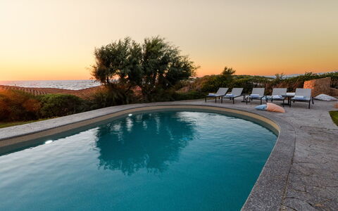 Villa Portobello 10+2: Bleu, L'Eau, Horizon, Piscine, Lumière Du Soleil, Lever Du Soleil, Crépuscule, Soirée, Le Coucher Du Soleil, Mobilier De Jardin