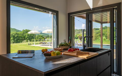 Villa Mamon 6+2: Design Intérieur, Meubles, Domicile, Sol, Table Cuisine Et Salle A Manger, Comptoir, Cuisine, Chaise, Plante D'Appartement, Tache De Bois