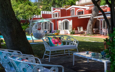 Villa Fiola 8: Hacienda, Chaise, Cour, Balcon, Mobilier De Jardin, Recours, Hôtel, Cour, Arrière-Cour