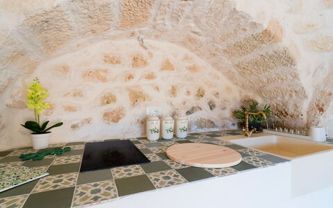 Masseria Grotta Antica 6+2: Tuile, Comptoir, Matériau Naturel, Plante D'Appartement, Céramique, Luminaire Plomberie, Pot De Fleur, Cuisine, Porcelaine, Robinet