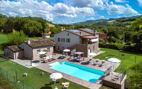 Villa Isola 8+2: Piscine, Recours, Thermes, Balancelle, Mobilier De Jardin, Eco Hôtel, Biens, Parapluie, Villa, Hacienda