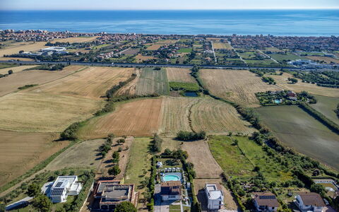 Villa Alma 8+2: Jour, Vue Du Ciel, Photographie Aérienne, Paysage, Zone Résidentielle, Horizon, Plaine, Design Urbain, Lot Terre, Banlieue