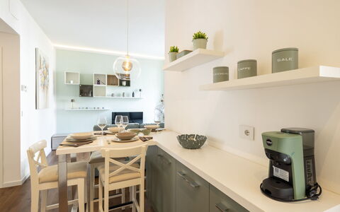 Genzianella Alpine Apartment: Sol, Sol, Plafond, Design Intérieur, Comptoir, Cuisine, Cabinetry, Pièce, Principaux Appliance, Luminaire
