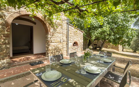Casale le Lupe Apartments: Mur, Cambre, Brique, Hacienda, Brickwork, Jardin, Mur De Pierre, Cour, Villa, Arcade