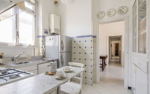 La Terrazza in Centro, Genova: Sol, Design Intérieur, Sol, Plafond, Meubles, Pièce, Cuisine, Domicile, Principaux Appliance, Comptoir