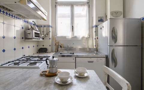 La Terrazza in Centro, Genova: Appareil De Cuisine, Cuisine, Principaux Appliance, Comptoir, Sol, Électroménager, Cuisinière, Design Intérieur, Sol, Cabinetry